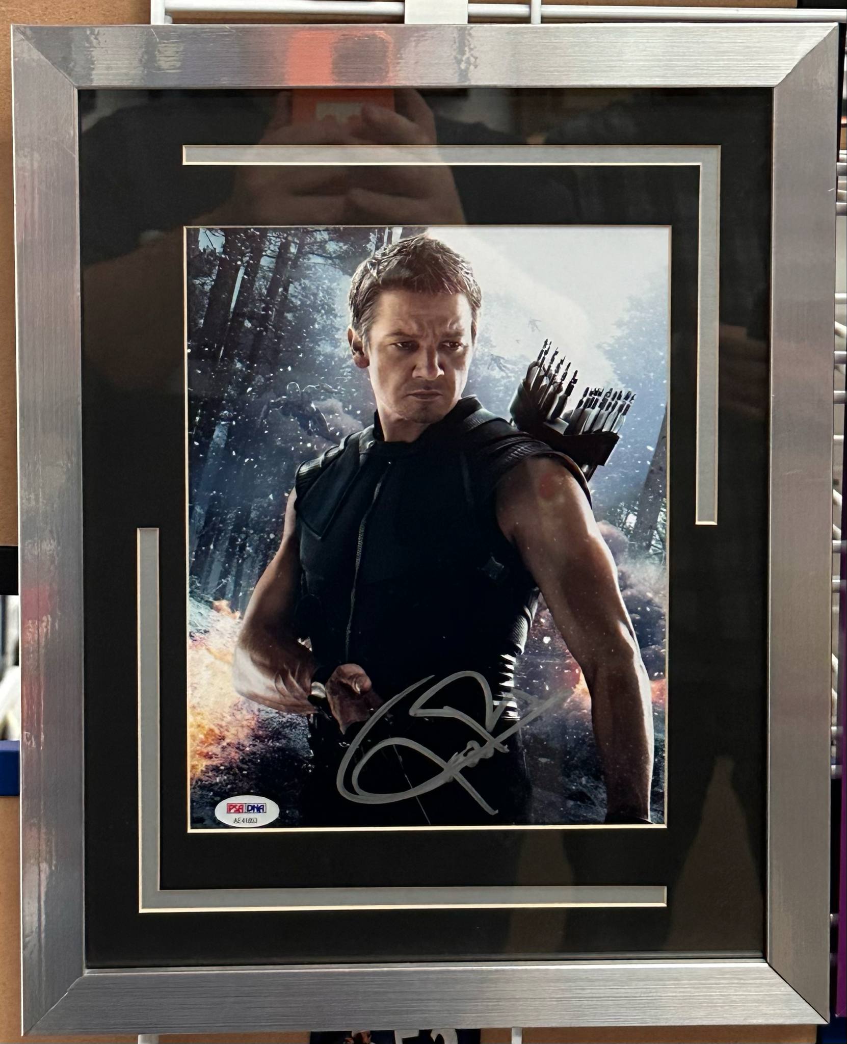JEREMY RENNER as Clint Barton/Hawkeye - The Avengers 8x10 Genuine Autograph at 's Entertainment Collectibles Store